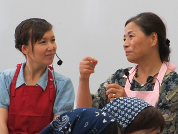 講師の臼居芳美先生（右）とMCみきチンとの楽しいおしゃべり。次回ものどうぞお楽しみに！