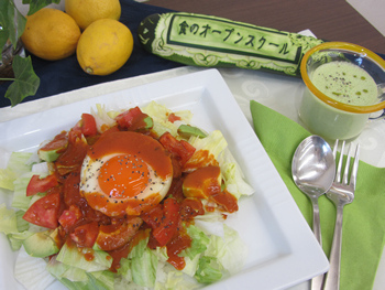 本日のお料理完成★しもつけハワイアン「ロコモコ」と「冷たいきゅうりのスープ」です♪